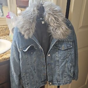 Stylish Lined Blue Denim Jacket with Detachable Faux Fur Collar Size Xl